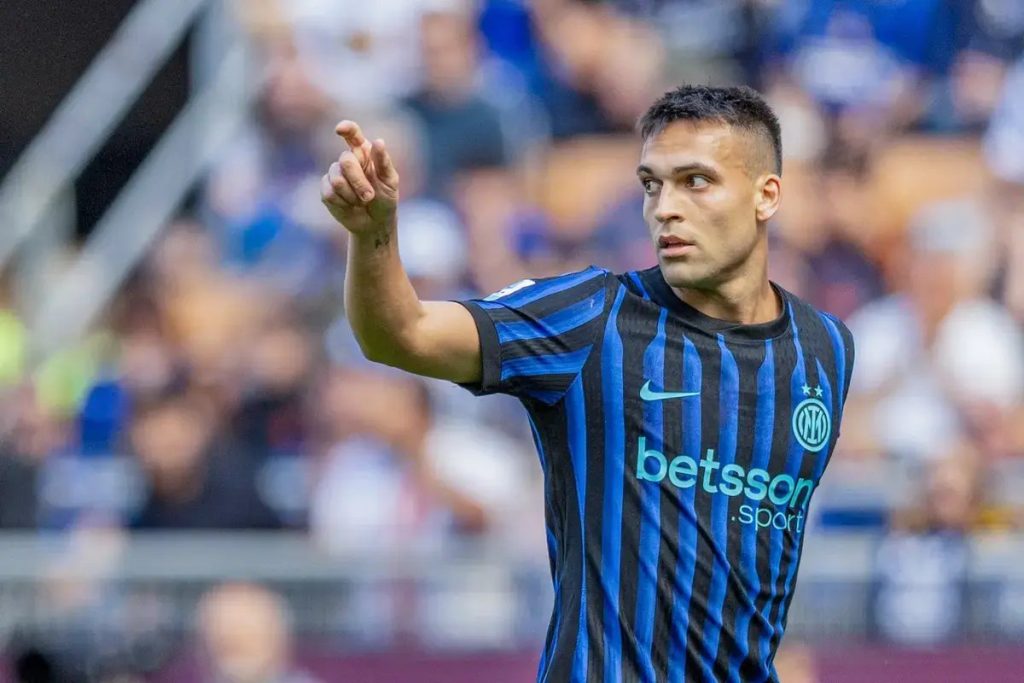 Barcelona eyes Lautaro Martínez as fallback if Julián Álvarez deal collapses
