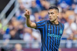 Barcelona eyes Lautaro Martínez as fallback if Julián Álvarez deal collapses