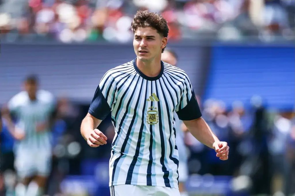 Barcelona faces doubt over Julian Alvarez transfer as deadline nears