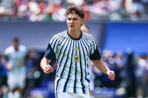 Barcelona faces doubt over Julian Alvarez transfer as deadline nears