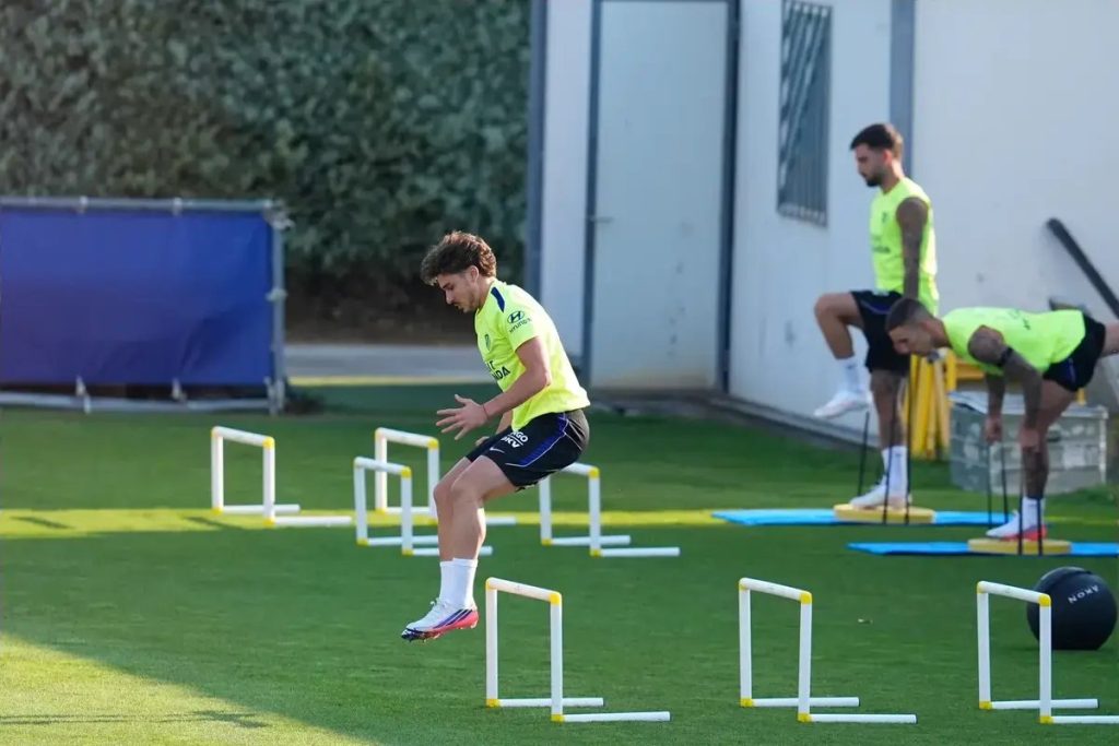 Barcelona faces tough battle as Julian Alvarez talks with Atletico Madrid CEO loom