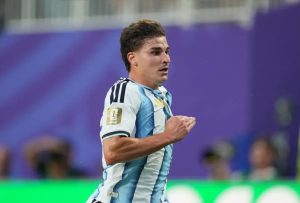 Barcelona issues time-limited offer for Julian Alvarez amid Arsenal interest