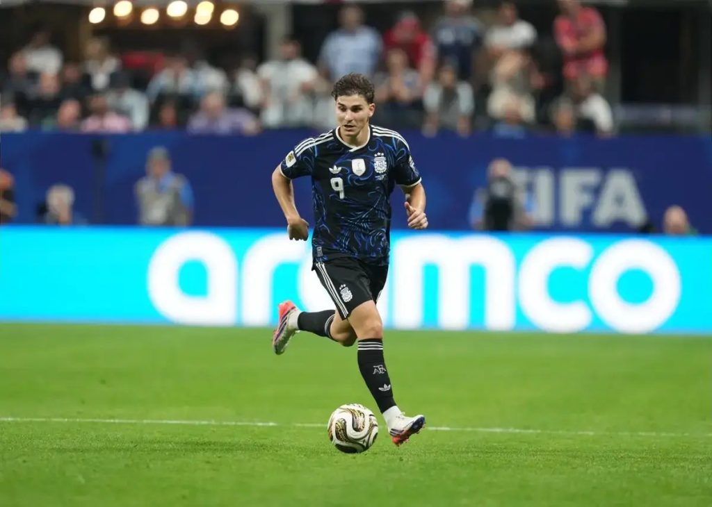Barcelona makes significant offer for Julian Alvarez as Atletico Madrid insists he will stay