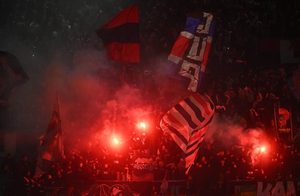 Barcelona queixa-se à UEFA por tarja ofensiva do PSG no parque dos príncipes