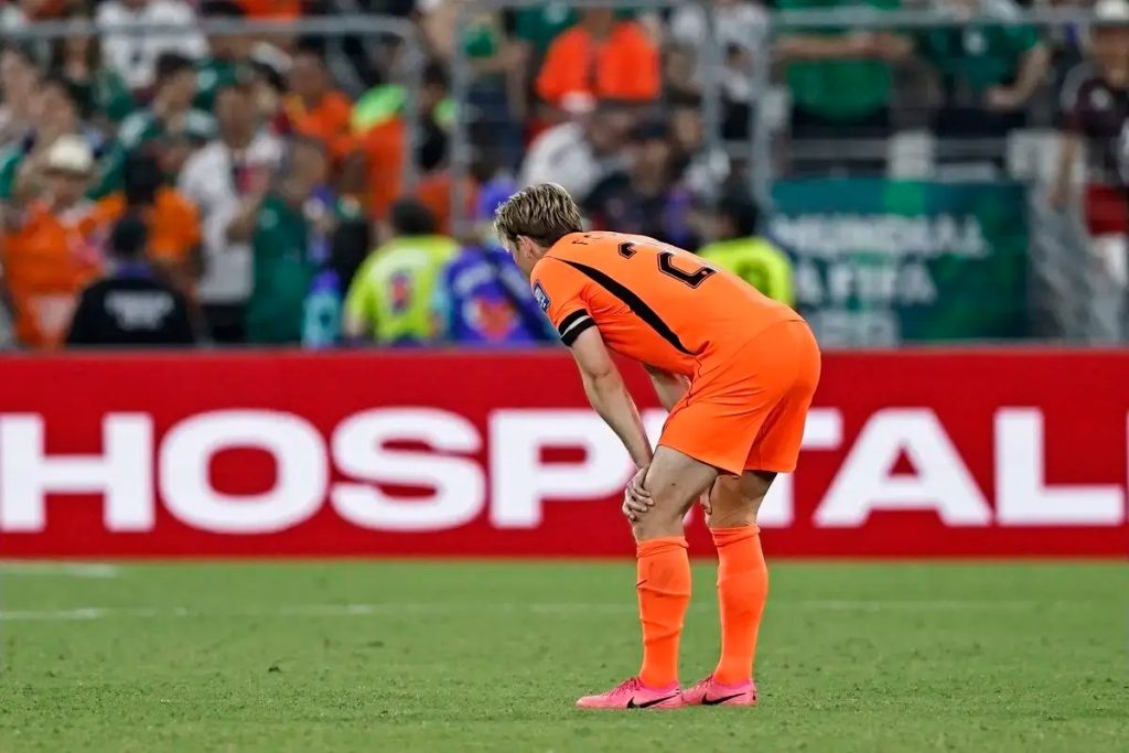 Barcelona’s Frenkie de Jong faces weeks out with torn knee ligaments after World Cup