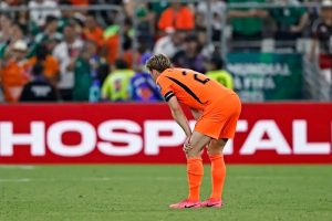 Barcelona’s Frenkie de Jong faces weeks out with torn knee ligaments after World Cup