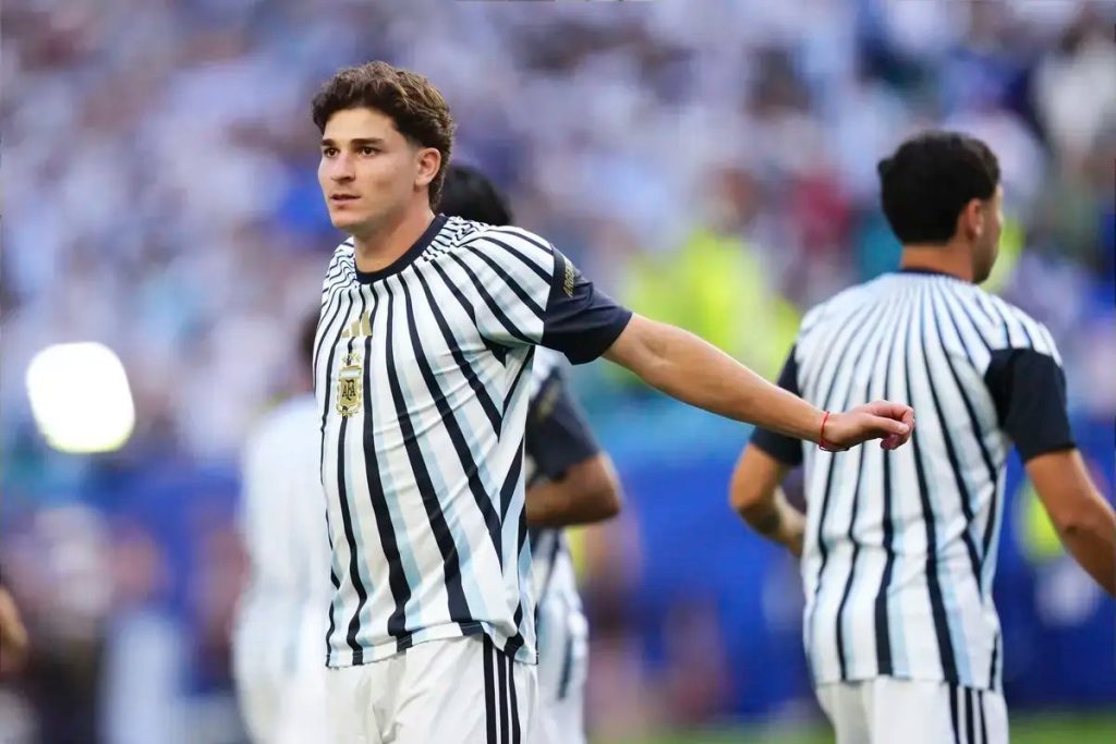 Barcelona sets deadline on Julian Alvarez transfer as negotiations intensify