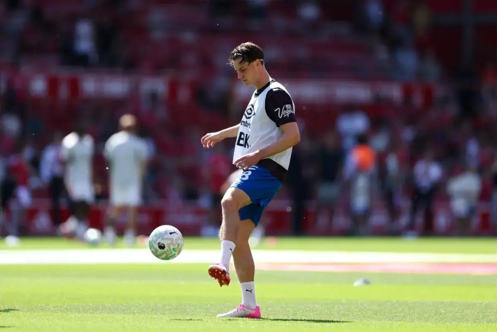 Bournemouth draws red line over Alex Scott, tells Arsenal and Man Utd he’s not for sale