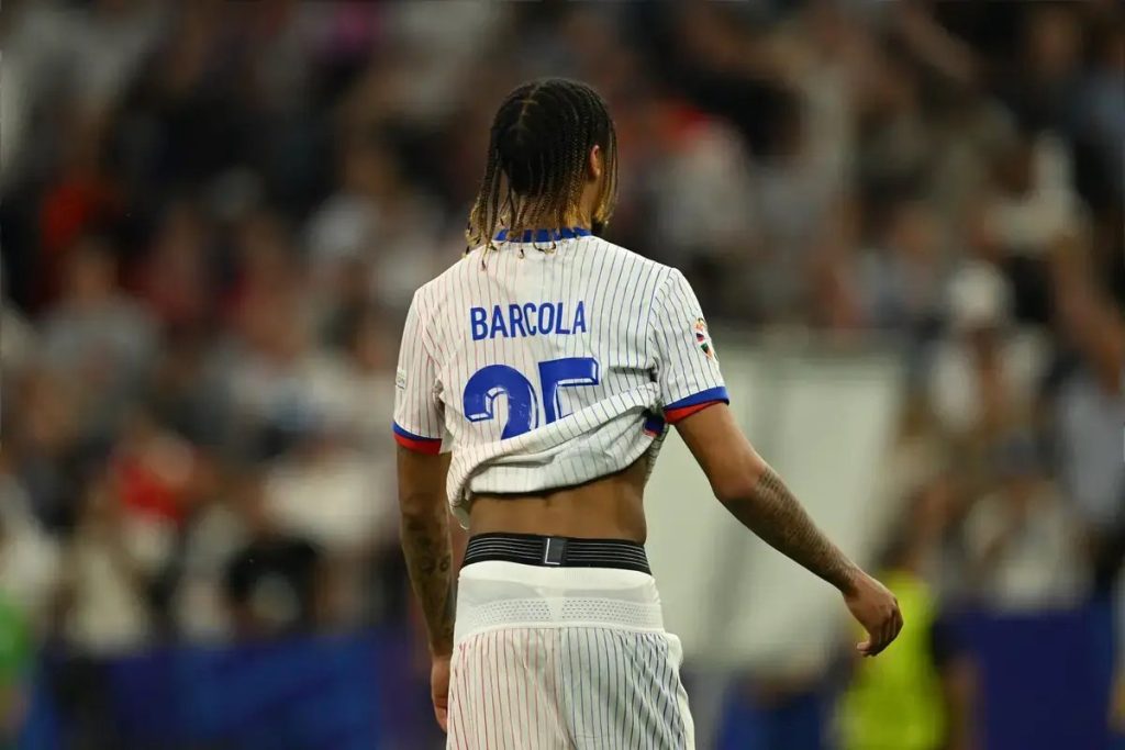 Bradley Barcola joins Liverpool squad after giving transfer green light