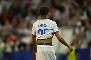 Bradley Barcola joins Liverpool squad after giving transfer green light