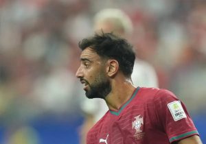 Bruno Fernandes commits future to Manchester United amid contract talks