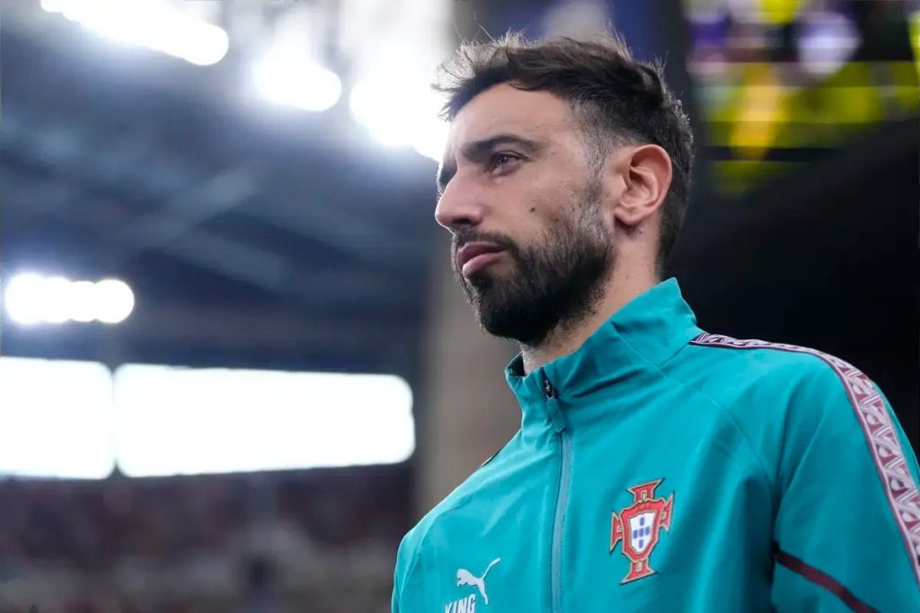 Bruno Fernandes commits to Man United despite lucrative Saudi transfer temptation