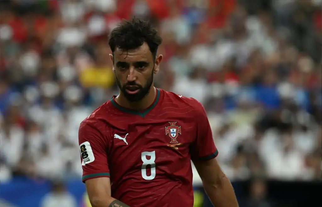 Bruno Fernandes commits to Man Utd despite fierce Al-Nassr and Ronaldo reunion interest