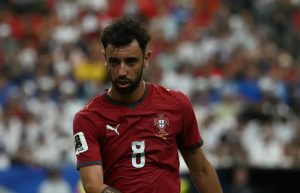 Bruno Fernandes commits to Man Utd despite fierce Al-Nassr and Ronaldo reunion interest