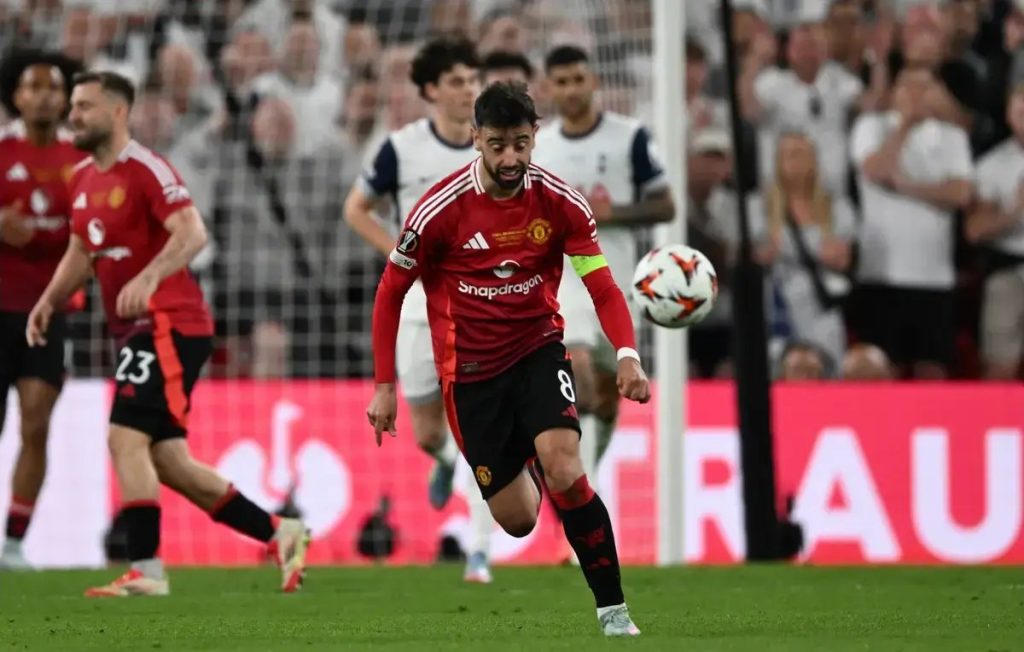 Bruno Fernandes set to commit future to Manchester United with new contract