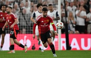 Bruno Fernandes set to commit future to Manchester United with new contract