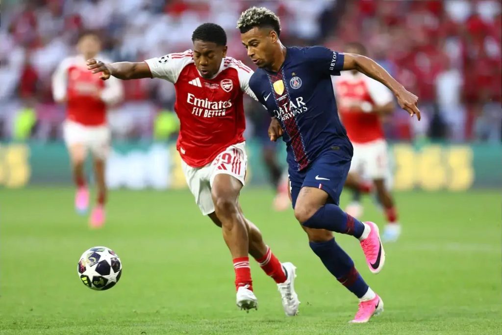Carragher calls arsenal’s offer of miles lewis-skelly to man utd and chelsea “strange”