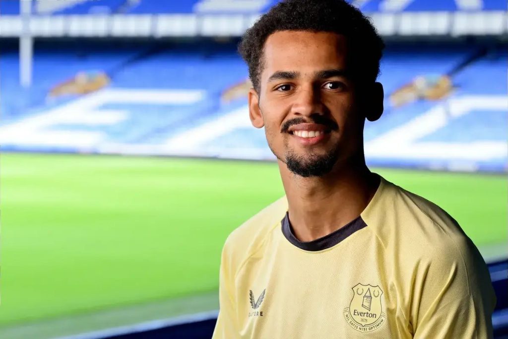 Chelsea weigh up Iliman Ndiaye transfer race against Arsenal for Everton winger