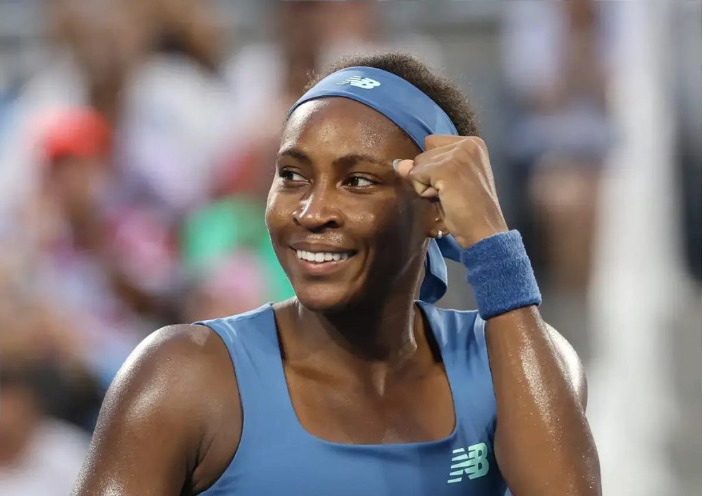 Coco Gauff advances at Cincinnati Open with straight-sets win over Bouzkova