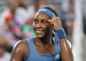 Coco Gauff advances at Cincinnati Open with straight-sets win over Bouzkova