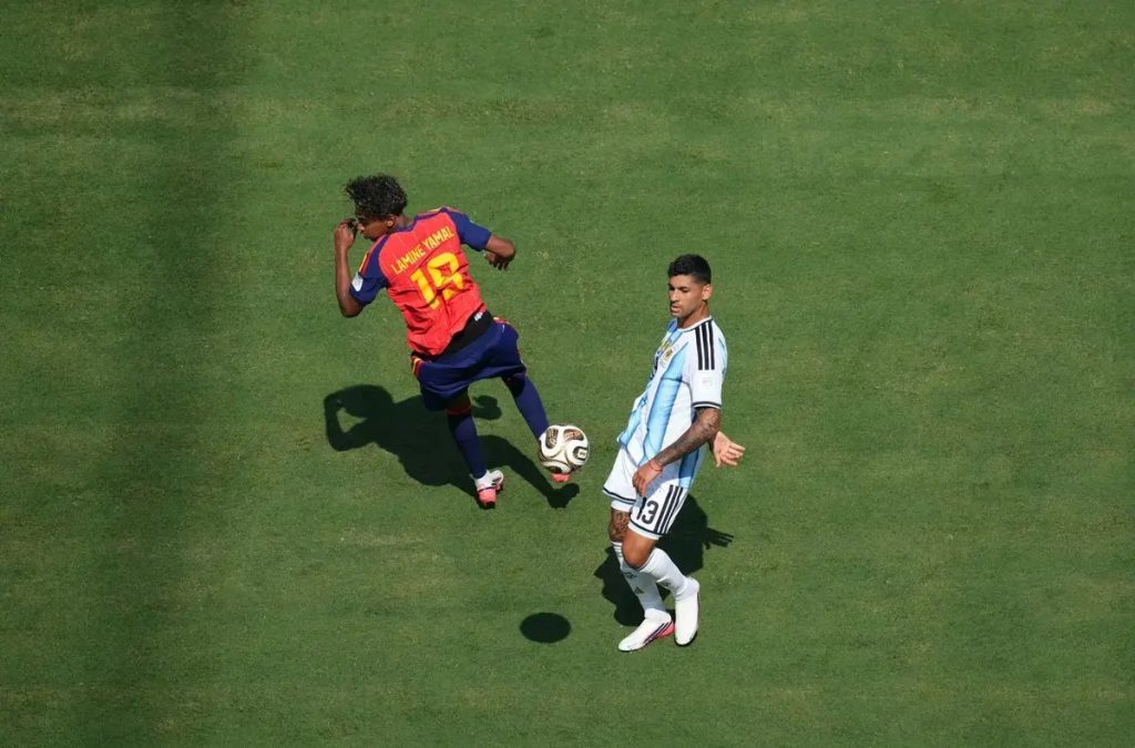 Cristian Romero snubs Donald Trump during World Cup 2026 medal ceremony (VIDEO)