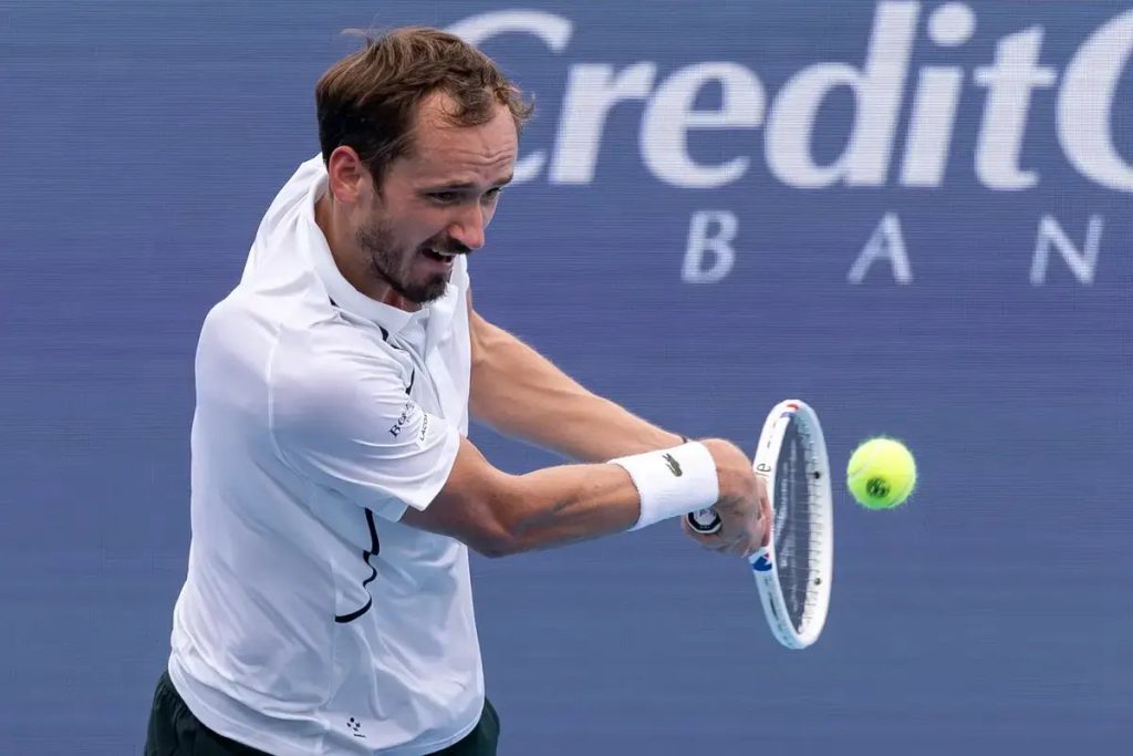 Daniil medvedev falls to brandon nakashima in three-hour battle at cincinnati masters