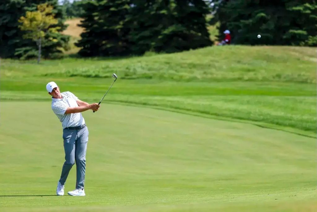 Davis Thompson shocks Wyndham Championship with albatross and broken driver