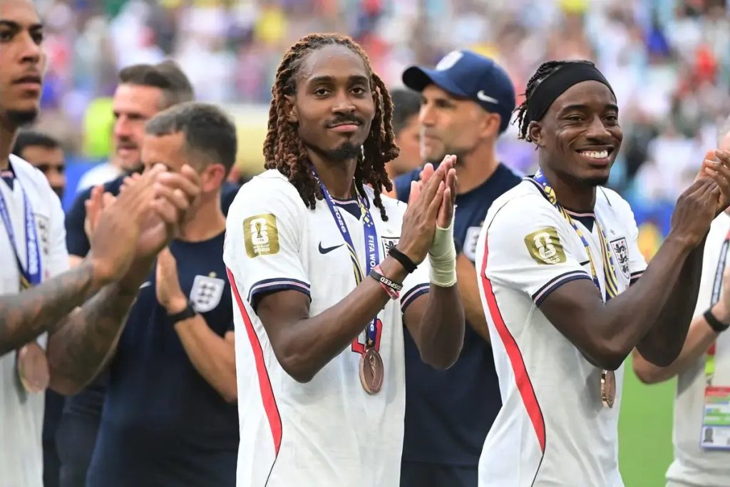 De Zerbi urges Djed Spence to commit as Tottenham future remains uncertain