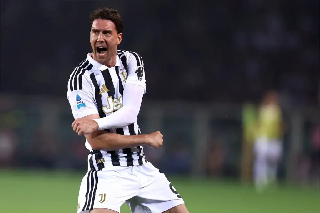 Dusan Vlahovic reconsiders Juventus return as contract talks loom
