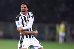 Dusan Vlahovic reconsiders Juventus return as contract talks loom