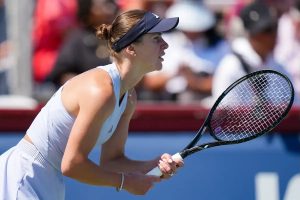Elina Svitolina battles through three-set thriller at canadian open day three