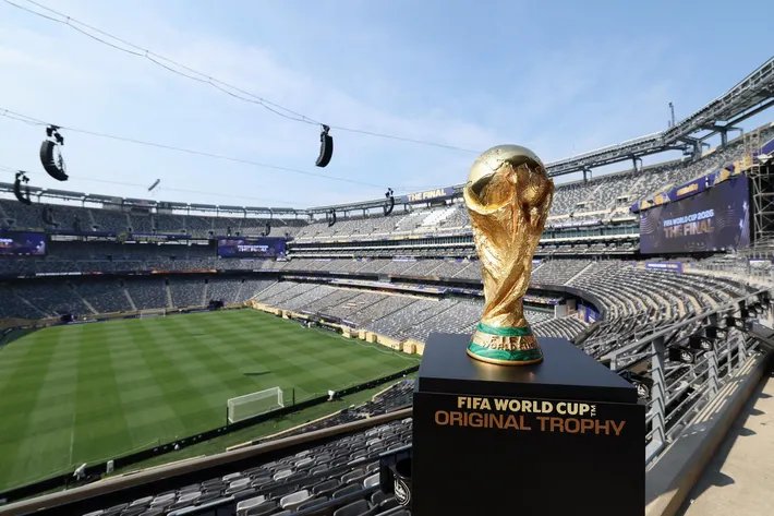 Fifa apologises over failed World Cup private investment plan but backs Infantino