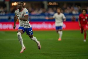 Folarin Balogun offered to Tottenham amid World Cup red card controversy