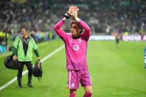 Guillermo Ochoa breaks down in tears and retires after England knocks out Mexico at World Cup