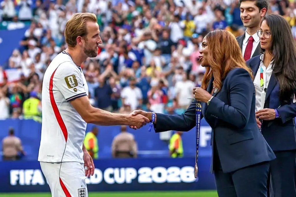 Harry Kane wins supercup with Bayern as Anthony Gordon shines on Barcelona debut