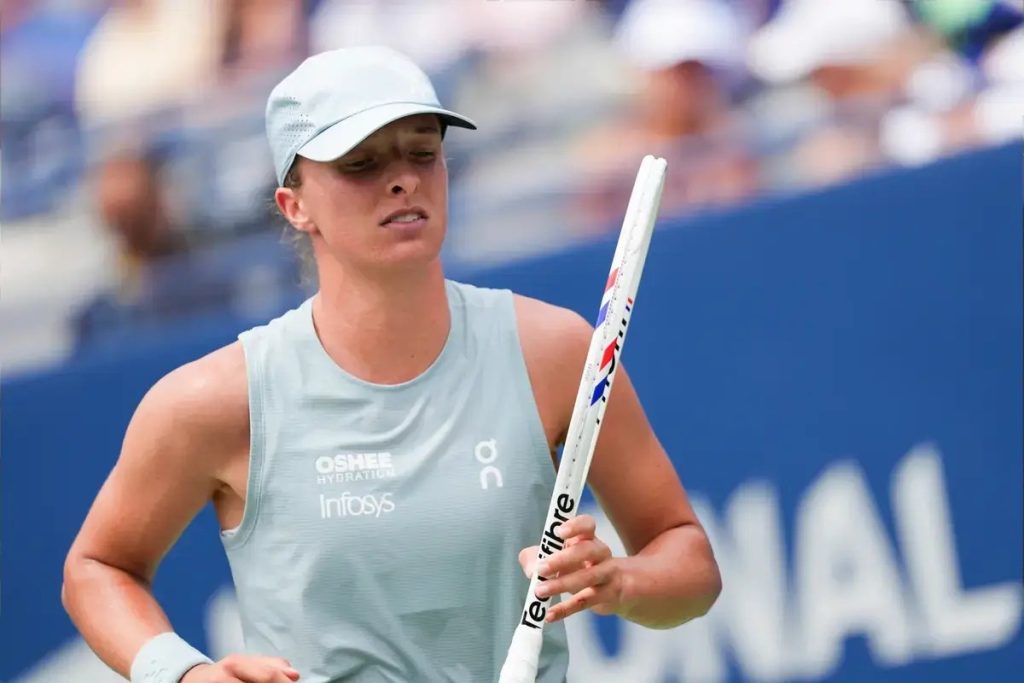 Iga swiatek advances in canadian open as Alexandrova mounts comeback
