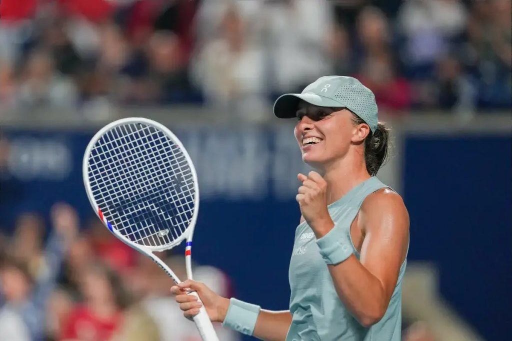Iga Swiatek overcomes Elina Svitolina to reach Canadian Open final as Gauff faces Rybakina