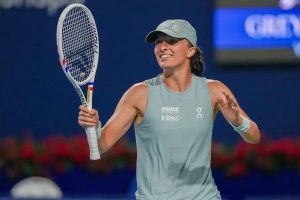 Iga Swiatek reaches Canadian Open final after toughest season, sets up showdown with Elena Rybakina