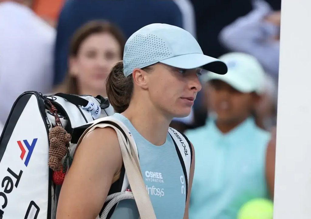 iga swiatek suffers ranking drop after error-filled loss to jessica pegula at cincinnati open