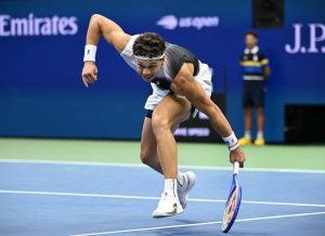 Ben Shelton defeats Hurkacz as us open matches resume after rain delay