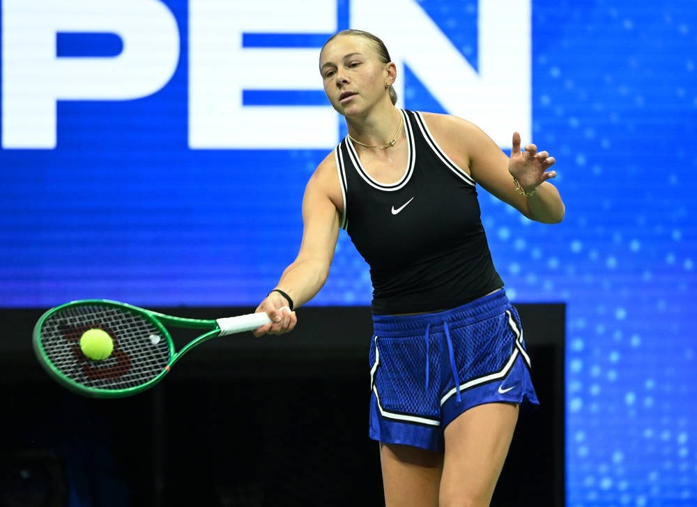 Amanda Anisimova cruises through us open day two as Townsend defeats chwalińska