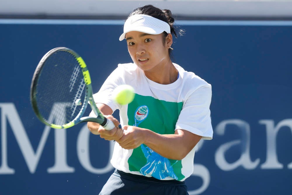 alexandra eala dominates first round at US Open with confident 6-1, 6-2 win