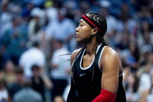 Chair umpire halts Naomi Osaka match after influencer disruption at Arthur Ashe