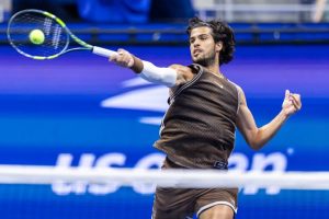 Carlos Alcaraz survives scare as Tsitsipas and Shelton advance at US Open