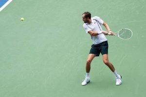 Daniil Medvedev dominates in straight sets to reach US Open fourth round