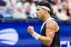 Ben Shelton wins first-set thriller as Denis Shapovalov faces early us open pressure