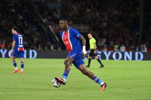 Arsenal and Man City scouts monitor PSG’s Willian Pacho after new contract extension