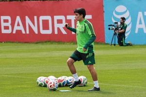 Arsenal intensifica interesse em jovem promessa mexicana Gilberto Mora