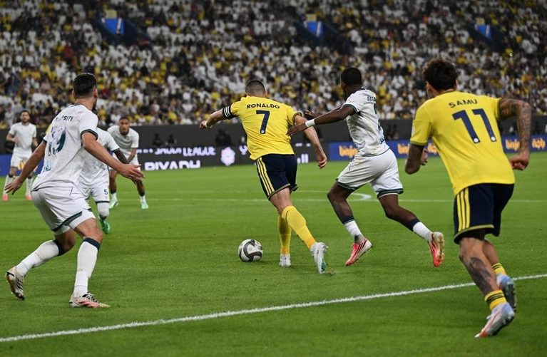 Ronaldo marca após atraso por alerta de míssil em jogo da liga dos campeões da AFC