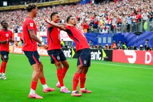 Jude Bellingham shines as England top group with win over Panama despite Quansah struggles